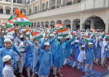 مدارس پر آزمائش:کیا تازیانے کے بغیر ہم حرکت نہیں آسکتے؟