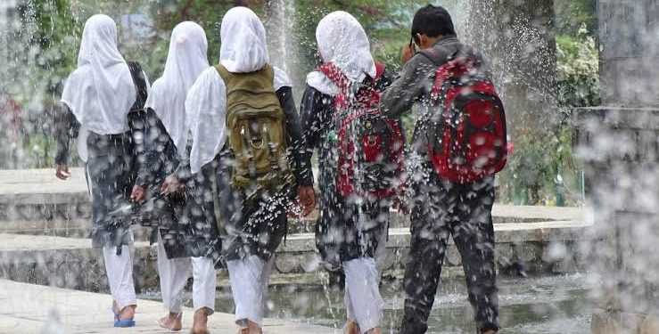حجاب پرپابندی: "یہ کمیونٹی کو حاشیے پر دھکیلنے کا پیٹرن ہے”
