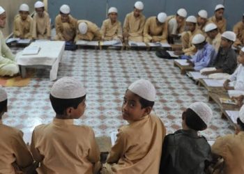 عصری تعلیم کے نام پر مدارس کا اولین مقصد فوت نہ ہو۔