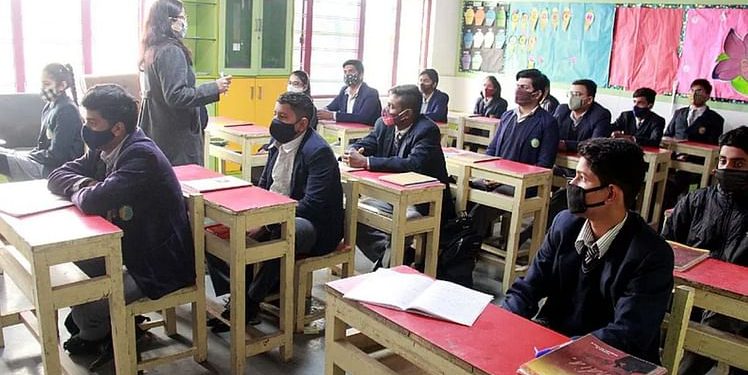 اگلے تعلیمی سیشن میں زیادہ "بھارتیہ اور گورو "والا سلیبس لاگو کیا جاسکتاہے:رپورٹ