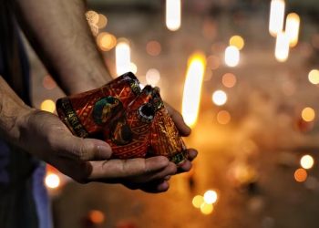 اڑیں قانون کی دھجیاں ،دہلی میں جم کر پٹاخے پھوڑے گیے ،سانس لینا دشوار