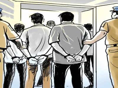 گستاخانہ پوسٹ پر گونڈا میں کشیدگی،ملزم کے گھر پر مبینہ پتھراؤ، گستاخ رکی سمیت25گرفتار