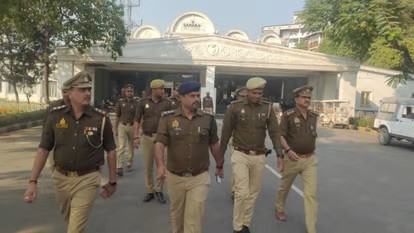 سہارا مشکل میں ،سبرت راۓ کی گرفتاری کے لیے پولیس کے چھاپے،عدالت نے ایک ہفتے کی روک لگائ