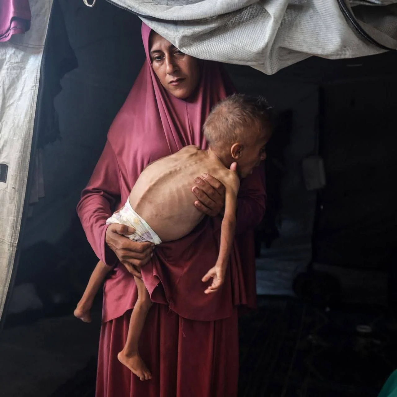 غزہ میں ایک لاکھ بچوں کی اجتماعی ہلاکت کا خطرہ,مائیں دودھ کی جگہ پانی پلا رہی ہیں: رپورٹ