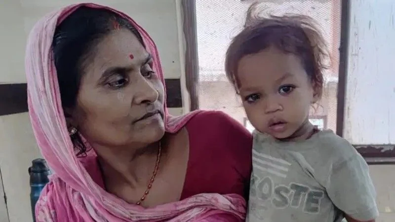 یہ بہار میں ہی ممکن ہے :ایک سالہ بچہ جس نے کوبرا سانپ کو کاٹ کر ہلاک کر دیا,بچہ ٹھیک ہے