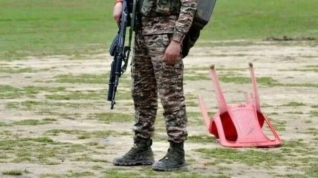 کارگل جنگ میں لڑنے والے سابق فوجی کے گھر میں بھیڑ گھس گئی،&nbsp; بنگلہ دیشی کہہ کر گالیاں دیں۔ بھارتی ہونے کا ثبوت مانگا