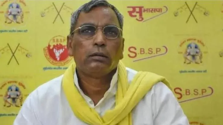 راج بھر پر دباؤ، سنگھ لابی ایکٹو، غنڈہ کہنے پر اے بی وی پی کا لیگل نوٹس، استعفیٰ بھی مانگا