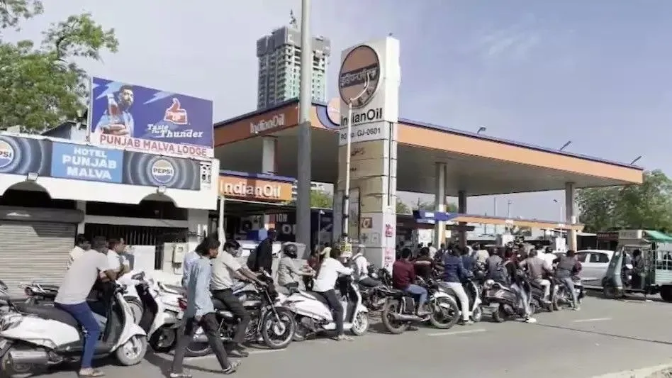 Petrol Pump Crowd News