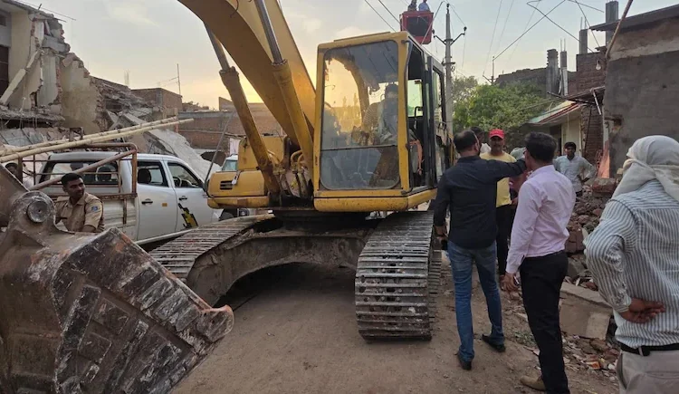 بلڈوزر آپریشن