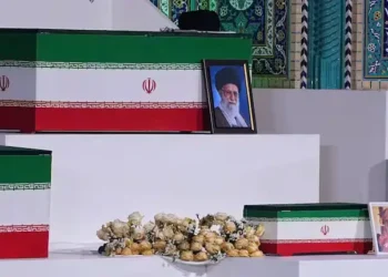 علی خامنہ ای کے جنازے میں 14 ماہ کی پوتی کا چھوٹا تابوت دیکھ کر ہر آنکھ اشکبار